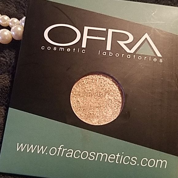 DOUCCE eyeshadow, OFRA highlighter, sm lip gloss - Picture 4 of 7
